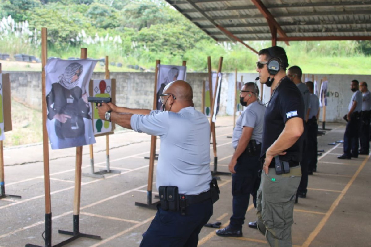 Panama police shoot targets in Arab clothing in ‘Israel’-run training course